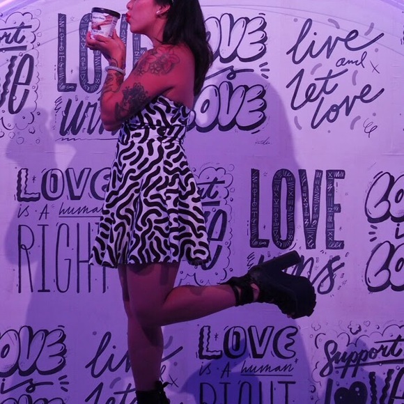 Lazy Oaf Squiggly Dress - Picture 4 of 4